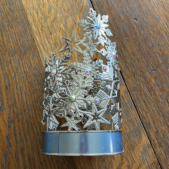 Bath & Body Works Snowflakes & Gems Metal Hand Soap Holder Sleeve Blue Base - Picture 4 of 9